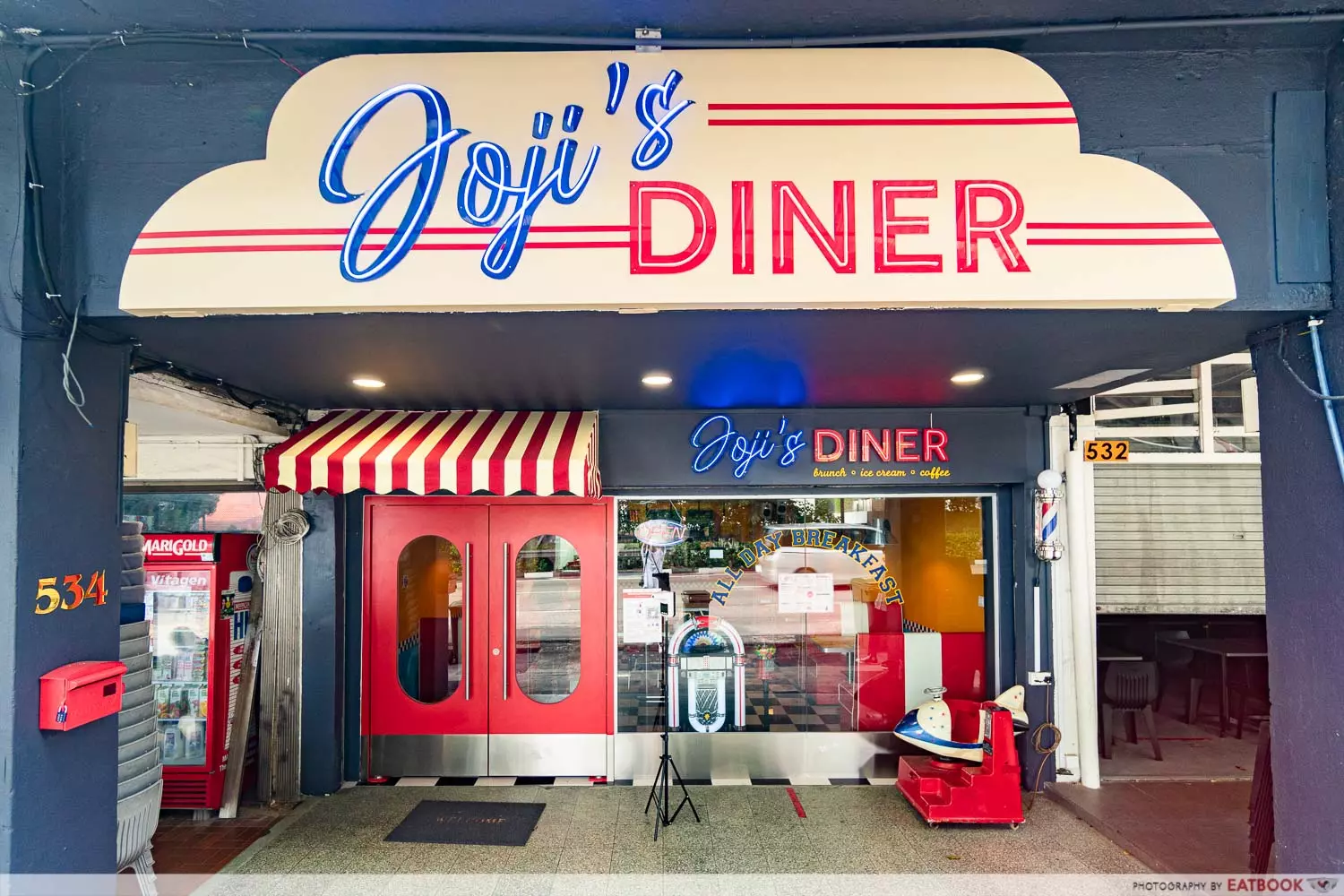 Joji’s Diner Review: Retro American Diner At Serangoon For Chicken Waffles And Burgers Under $12.90