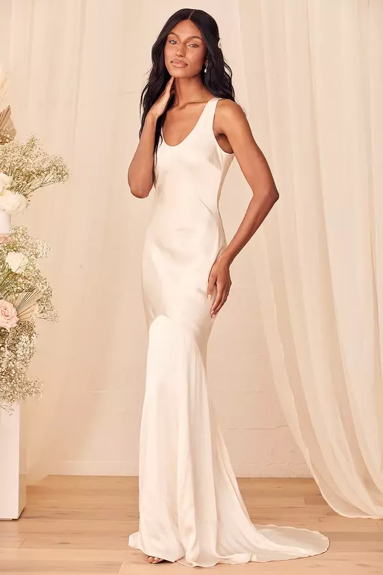 27 Relaxed Wedding Dresses for Casual, Laid-Back Brides
