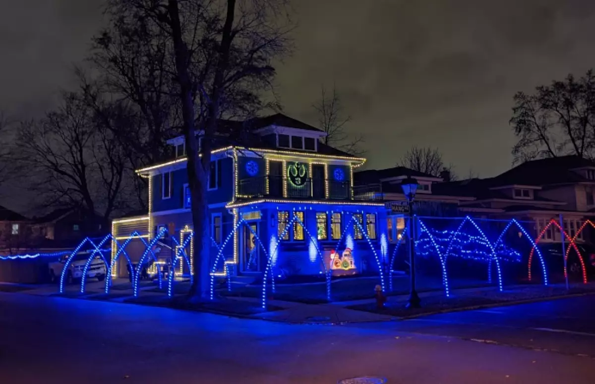 Guide to the Best Christmas House Lights Displays in WNY 2021