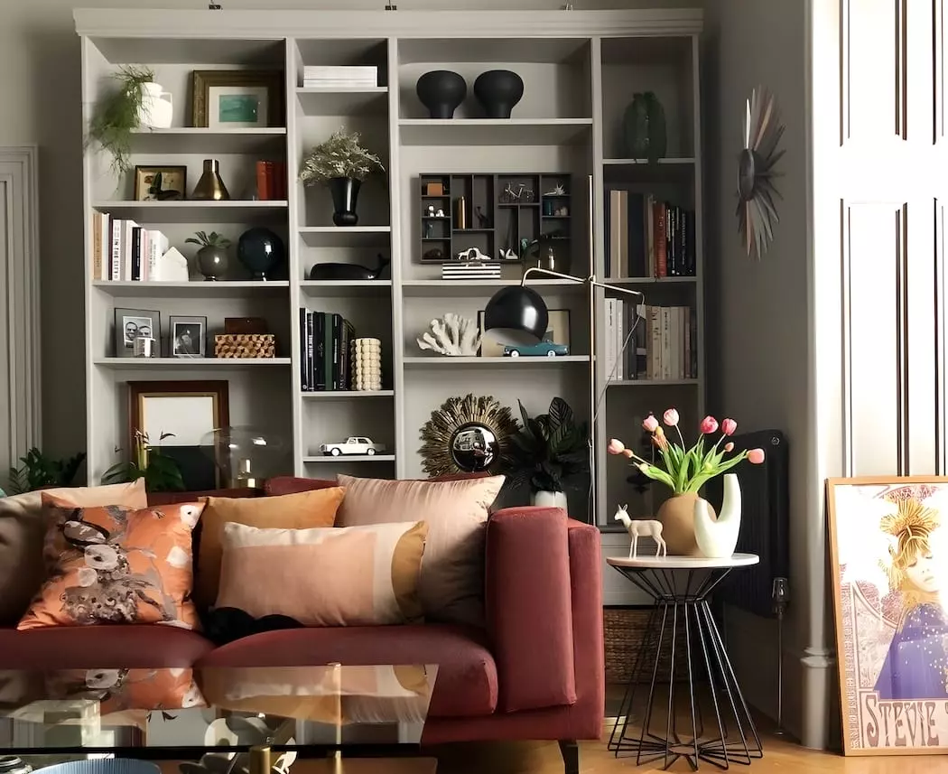 Artistic and classy modern living room by Decorilla designer