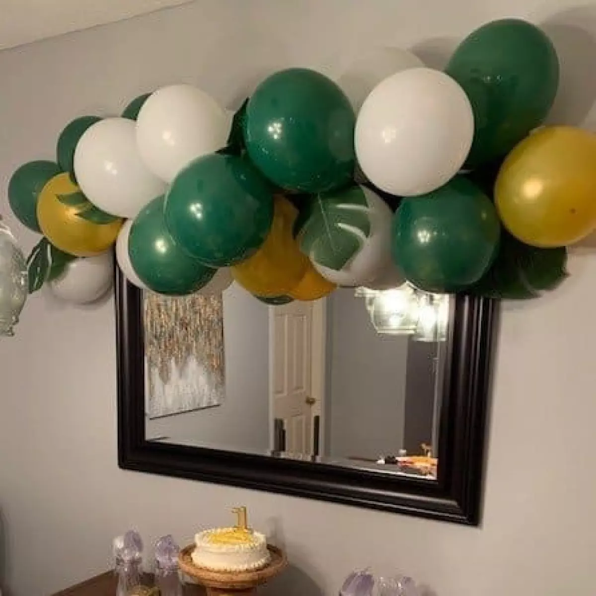 The Absolute Easiest DIY Balloon Garland