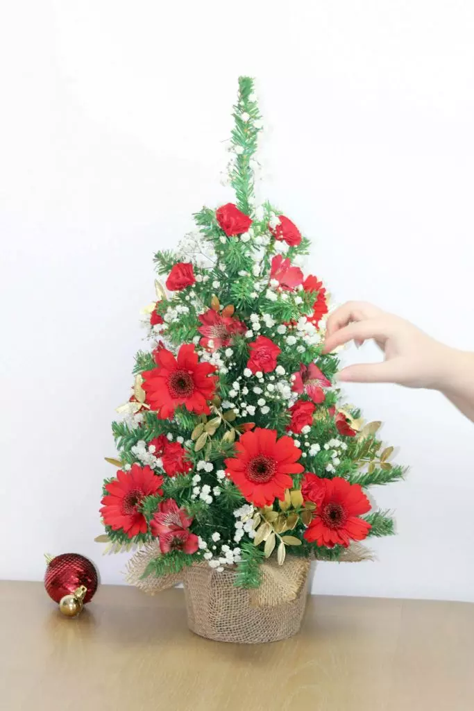 Flower Christmas tree on table